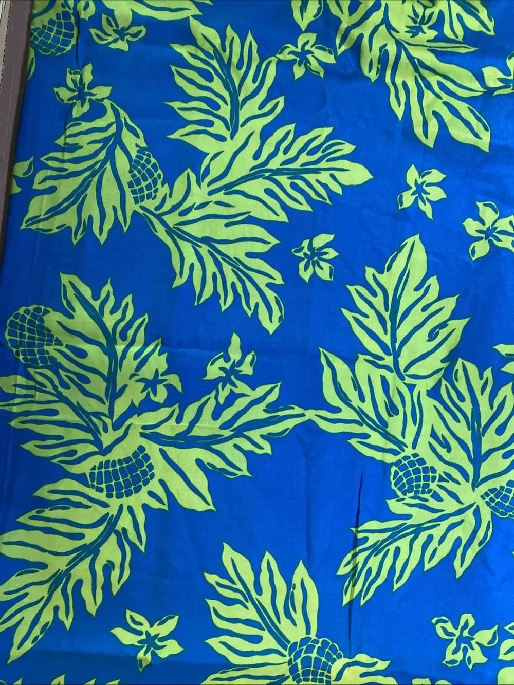 Hawaiian Fabric Lime Lauae Leaves on Cerulean Background Rayon 44